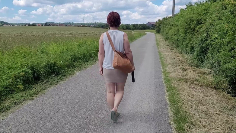 Popp Sylvie: Dildo neuken midden op straat