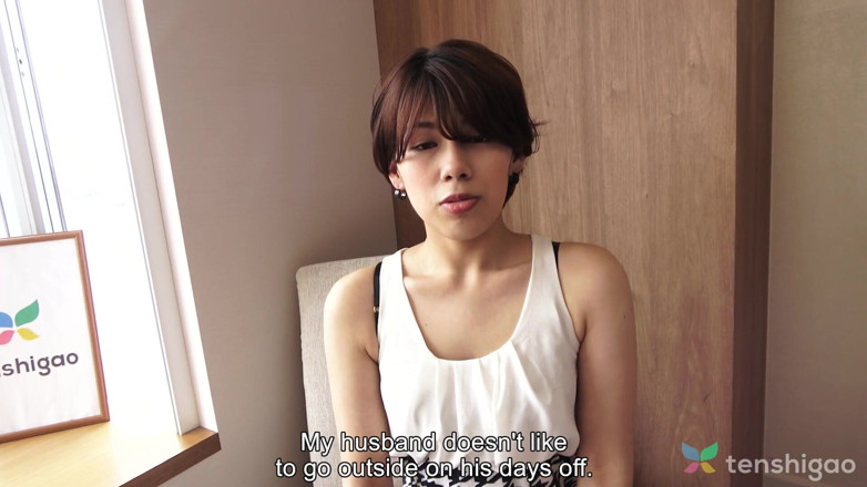 Tenshigao: Hinata Nanase, femme au foyer japonaise, veut baiser un inconnu