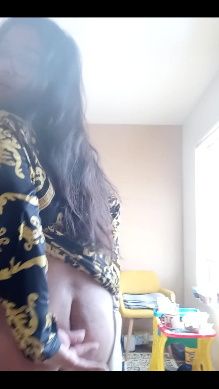 DeesDeepThroat: Home Bersendirian