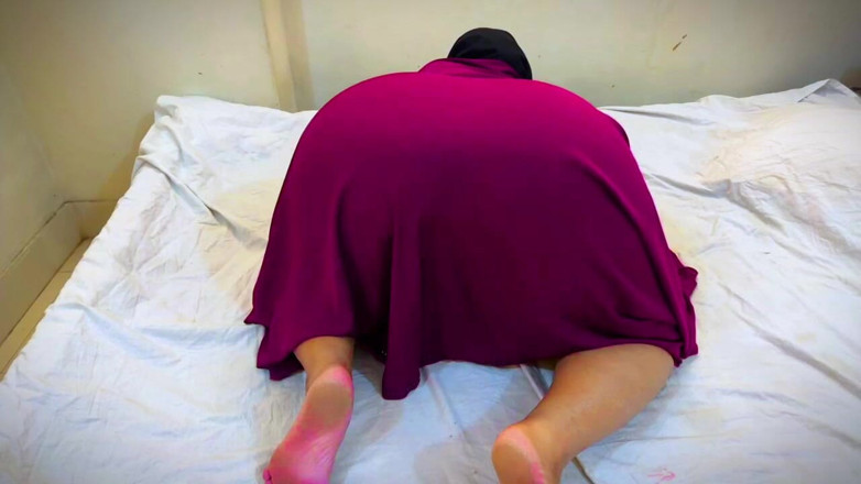 Your Boy's Cum: Arap otelde seks için büyük götlü ve geniş amcıklı tatlı...