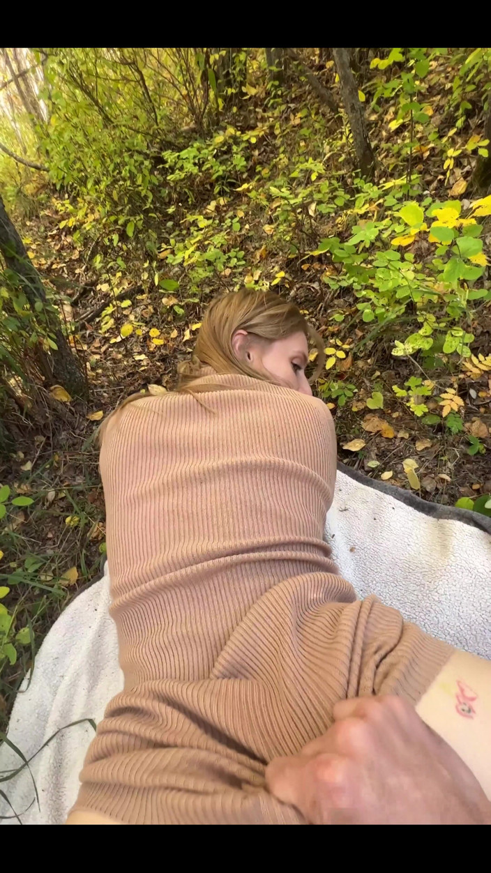 Nerdy Nympho: Orang asing mergokin aku lagi di hutan dan crot di...