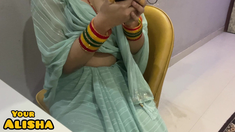 Your Alisha: Am pus porno pe telefonul indiencei bhabhi si am prins-o...
