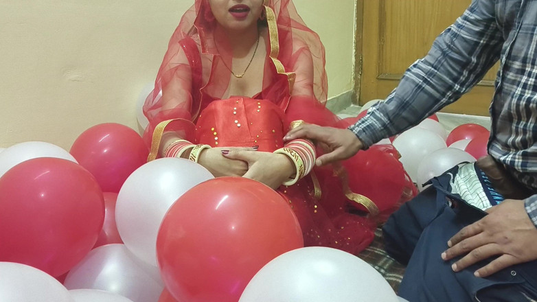 Hornycouple149: Prima noapte a unei desi proaspăt căsătorite soție frumoasă fierbinte...