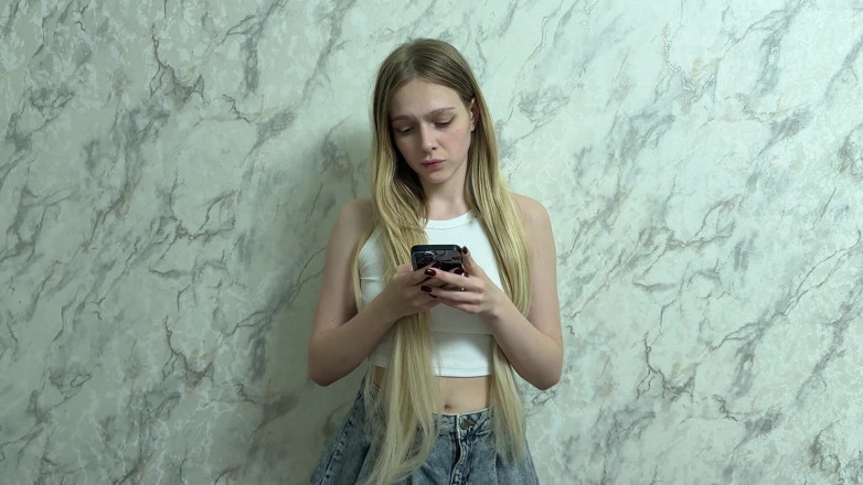 Arisha Mills: 義理の妹の写真があって、私はためらうことなく彼女とセックスしました