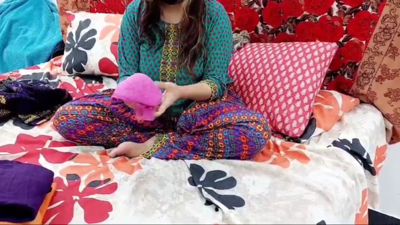 Aou36: Індійська мила бенгальська студентка переодягається – гола