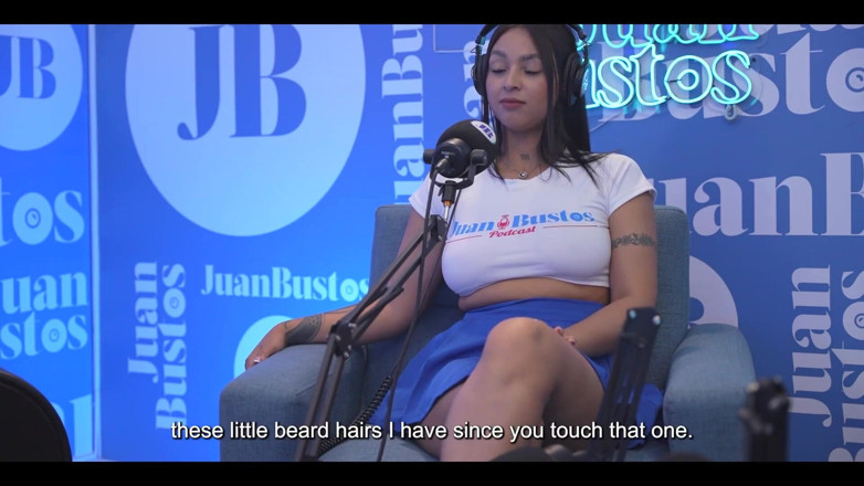 JuanBustos: Kataleya Ross, latina huilée aux beaux seins, saute sur la...