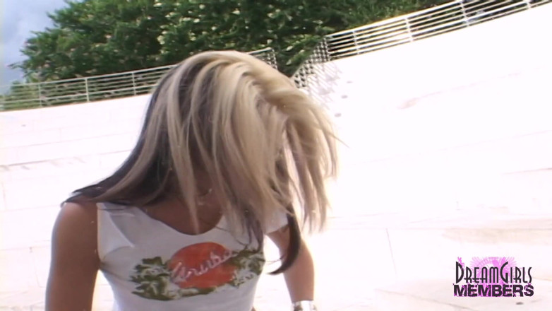 Dream Girls: Outdoor-muschi-show und masturbation