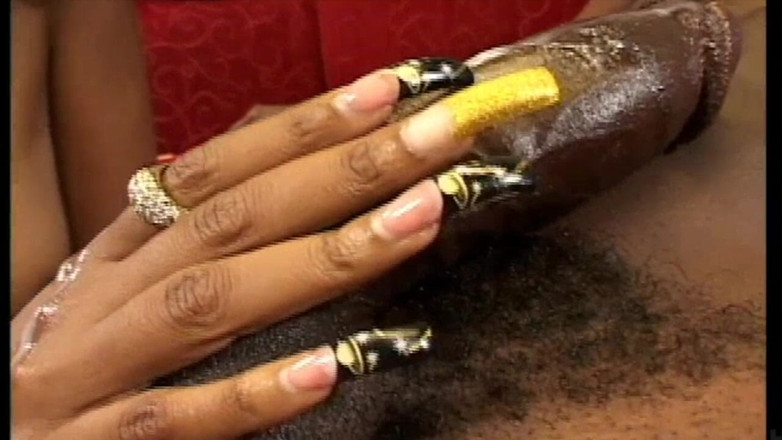 Bitch fucked bareback by big cock: Elle Le Branle Et Le Fait Jouir En Fumant Sa...