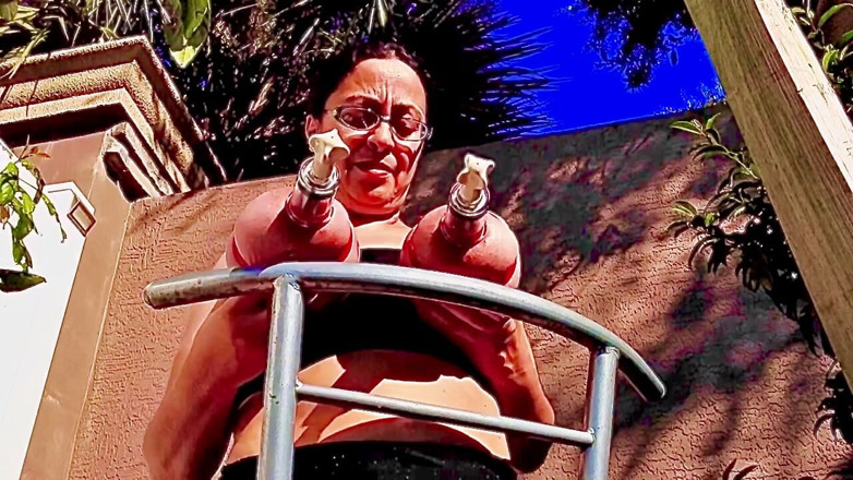 VeeVee Vixen: Schiava del sesso allargamento del capezzolo cam 3