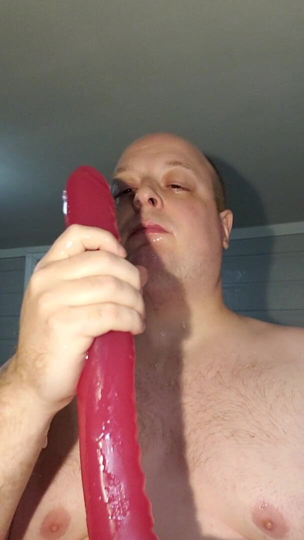 Charlieboy69: Gorge profonde, énorme gode de 18 pouces, double gode