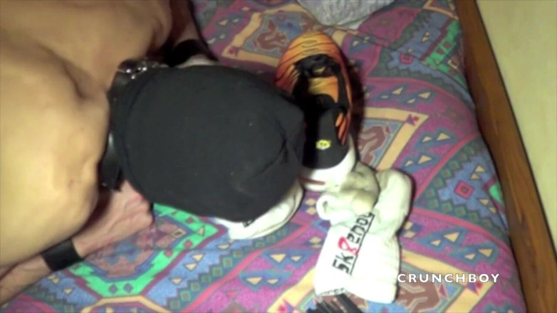 Crunch Boy: Cadela fodida com mijo e vibrador por Fabien