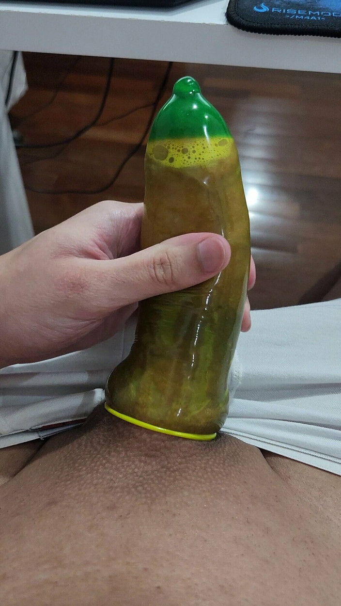 Lkdick8: 콘돔 가지고 노는 중