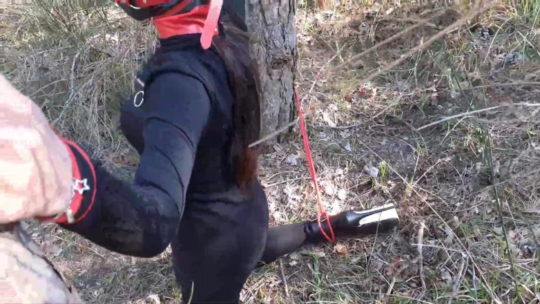 LauraOnHeels: Outdoor-sex im wald. Sexy kleidung und high heels zu tragen,...