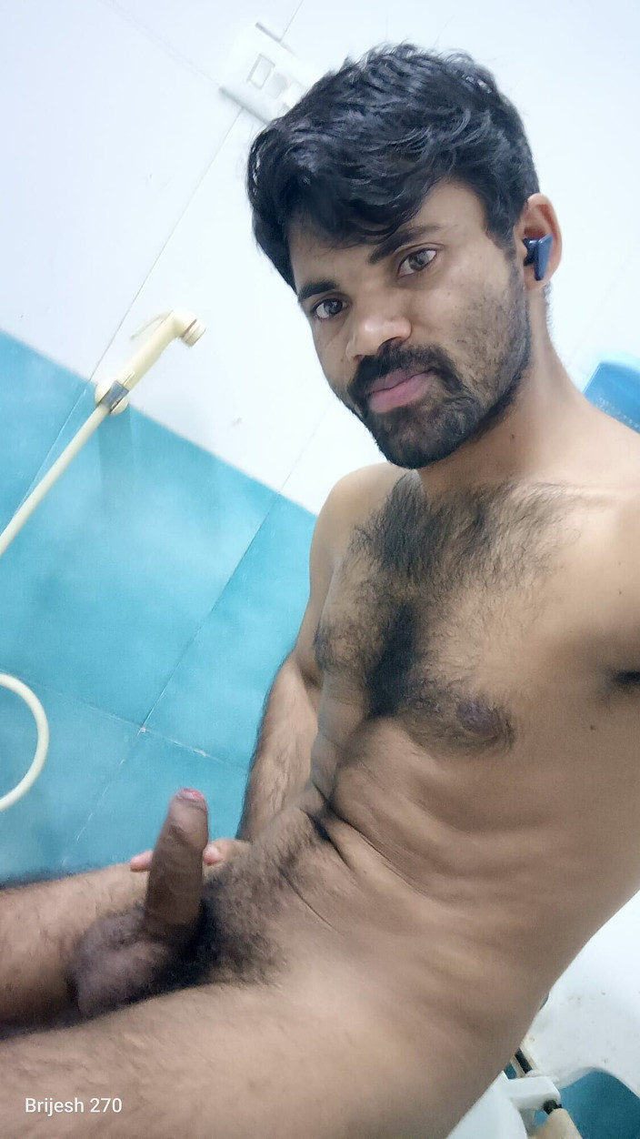 Brijesh 270: 부모님이 일할 때 내 보지에 거대한 제트를 사정해