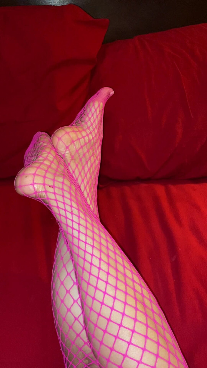 Naelor: Kaki yang sangat seksi dengan kaki kecil dengan jari kaki...