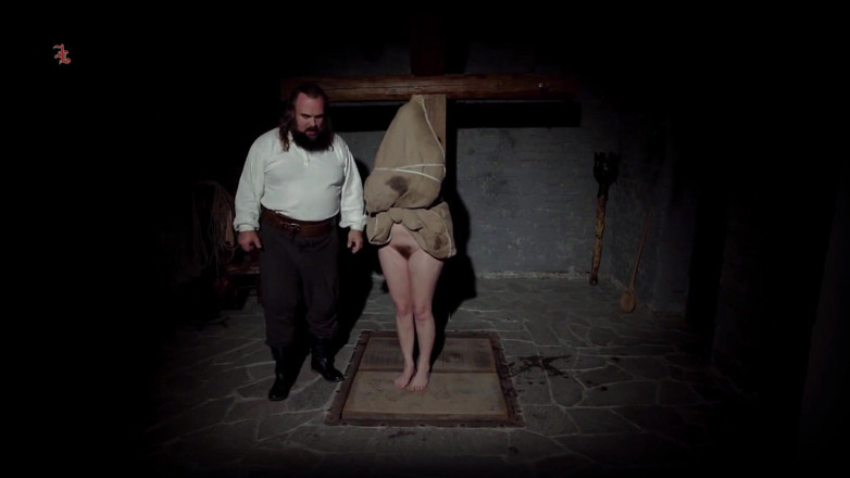 Inquisition and prison world: 新手magda被困在一个尘土飞扬的土豆袋里，作为一个爬行生物，她被极度羞辱，她必须展示她