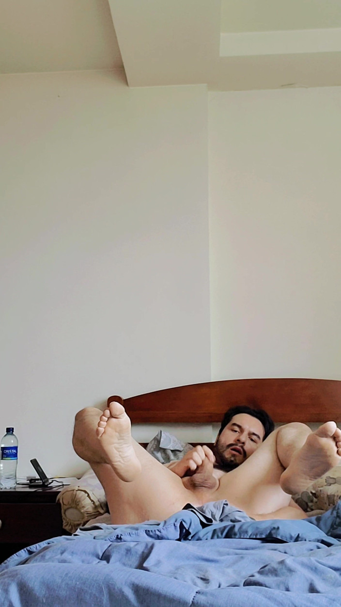 SlutClosetedfag: Consolador en mi habitación marital