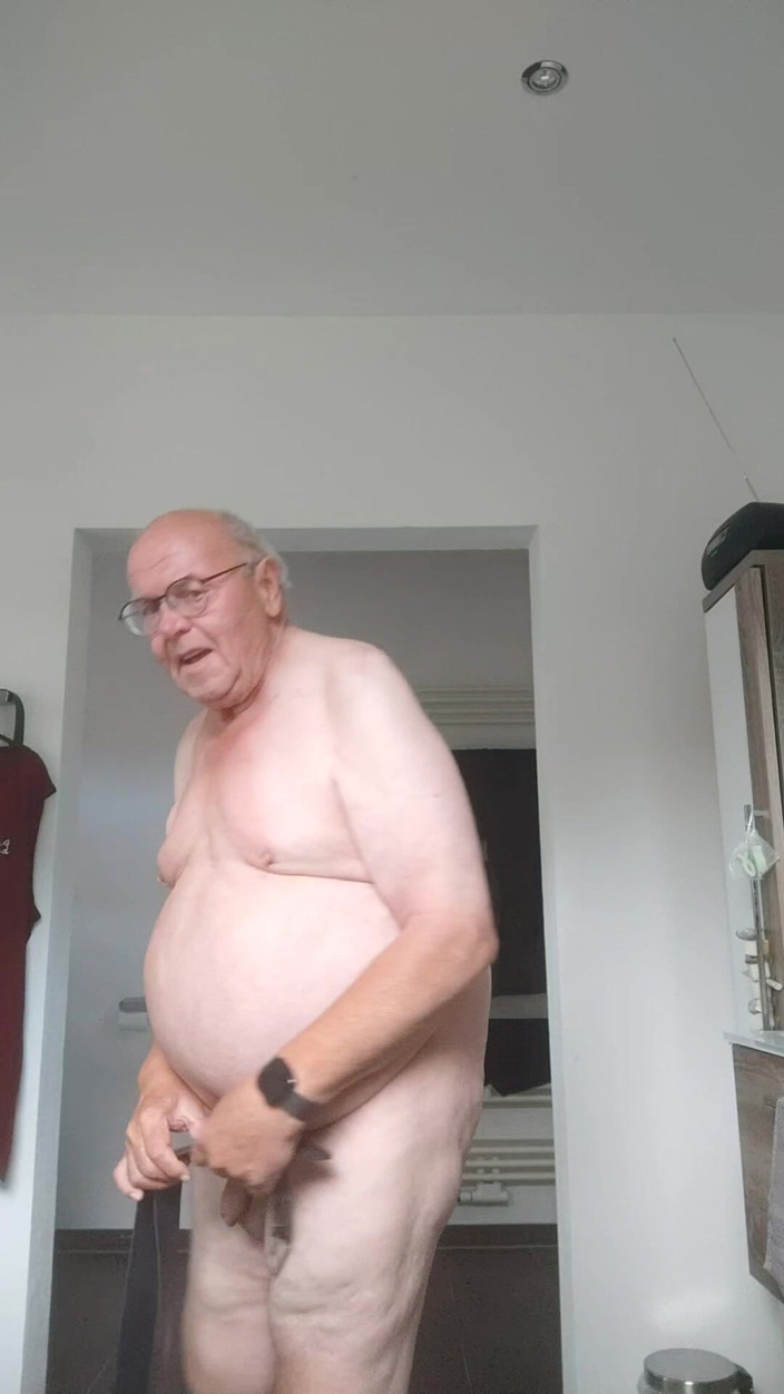 Karlchengeil: Pissing, Belting and Rough Cock Playing