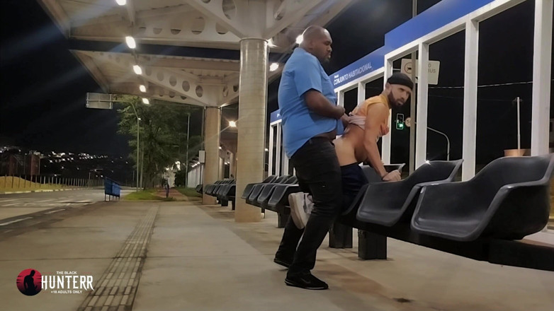 TheBlacKHunterr: Řidič autobusu vyzvedává cestujícího na zastávce Video 2