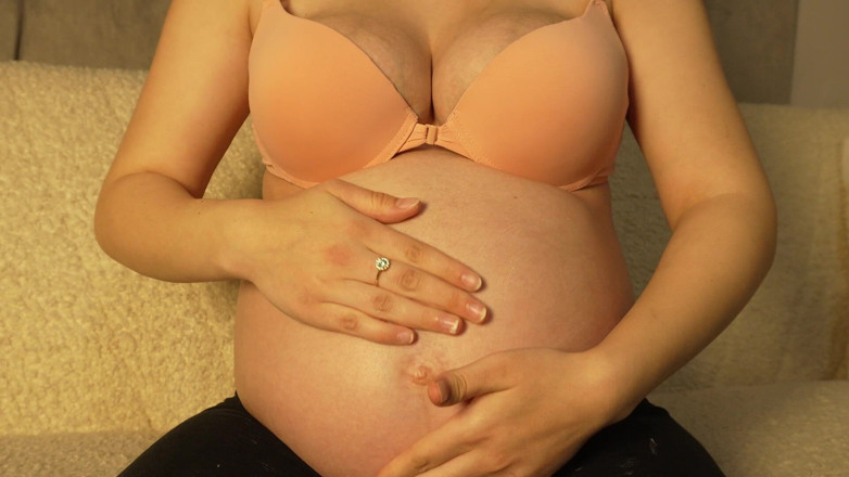 AmayaMori: Je vais te montrer mon gros ventre de femme enceinte...