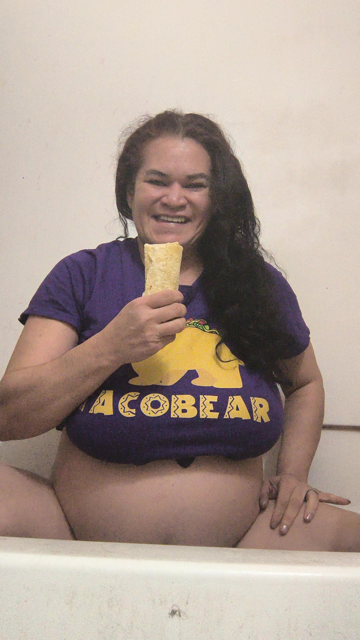Haydee Rodriguez: Haydee Rodriguez baise son taco poilu avec un burrito