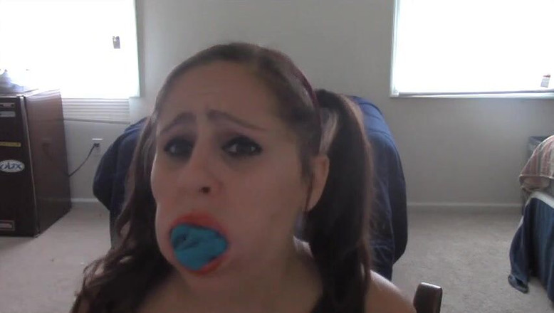 Selfgags classic: Auto amordazada en skype!