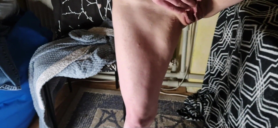 ouleslie: Attachée et pourtant je peux me satisfaire