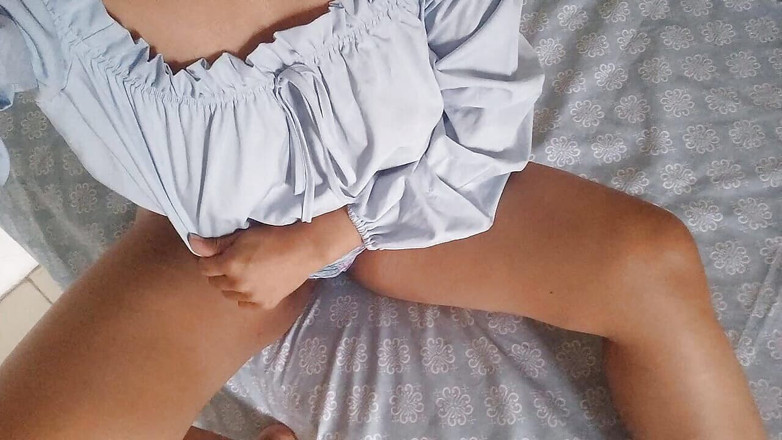 PATY PATY: Gorąca żona masturbuje się jak jej leniwy mąż opuścił ją z...
