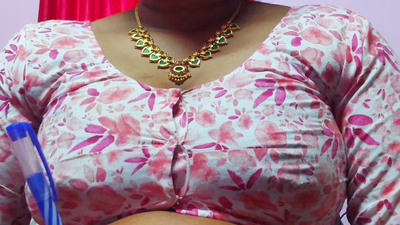 Desi Mohini: Beaux seins desi