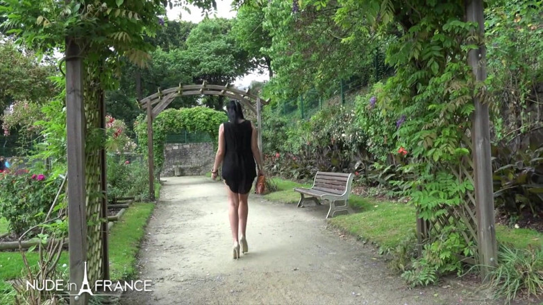 Nude in France: 후장 섹스하는 나타샤와 그녀의 남친!