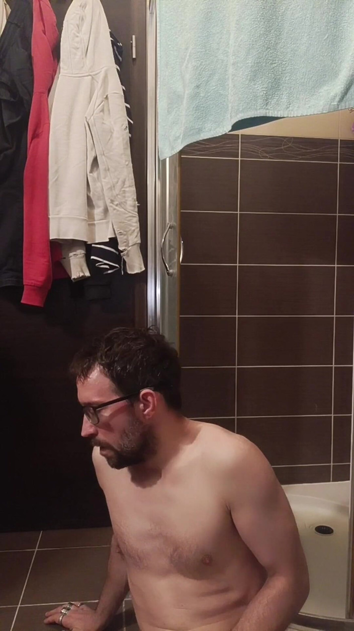 kickerscooter: Branler une bite sous la douche