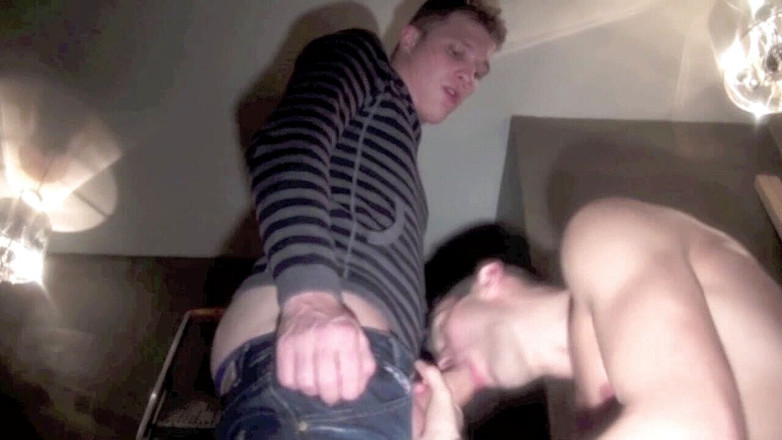 Crunch Boy: Adrian scopato da Kameron Frost