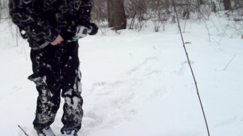 Sneakersmax98: Outdoor-Freude im schneegebundenen Wald