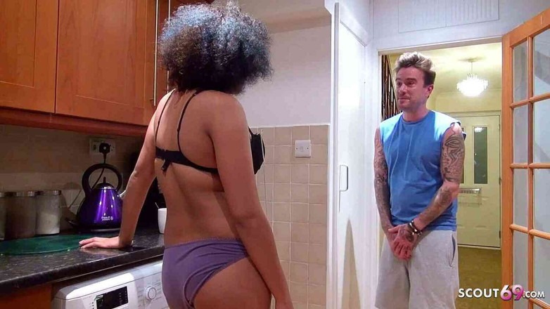 Full porn collection: Зрелая мачеха помогает пасыню с утренней выпуклостью кончить с сексом