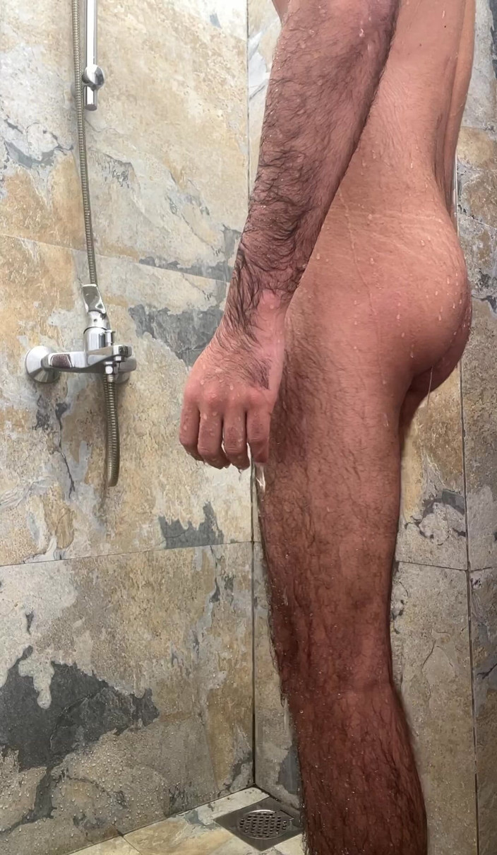 hot_des212: Nebenan dusche Papiriesen