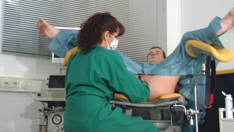 Rubber & Clinic Studio - 1ATOYS: Versaute analuntersuchung mit ultraschall