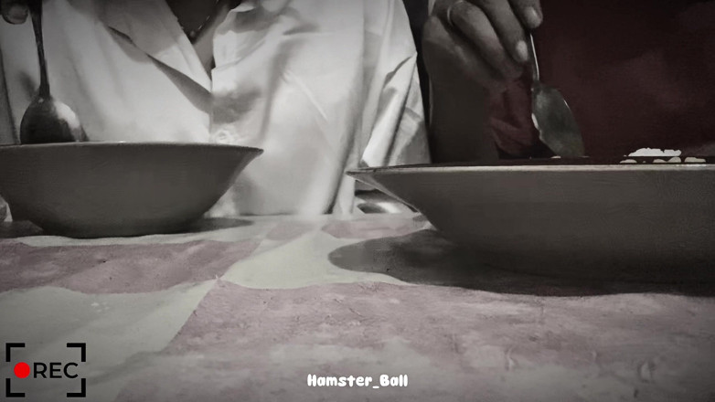 Hamster_Ball: 야외에서 틴더 여친과 누들 레스토랑에서 핸잡!!