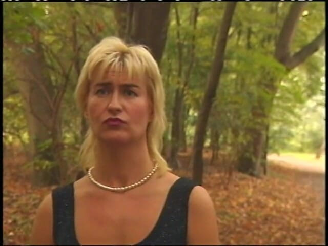 Xfucks: Blondă matură agățată masturbându-se și sugând pula