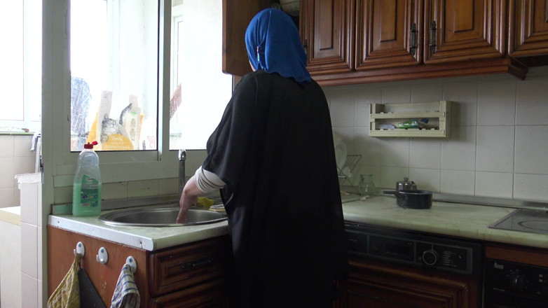 Souzan Halabi: Хіджаб покоївки, анальний трах раком