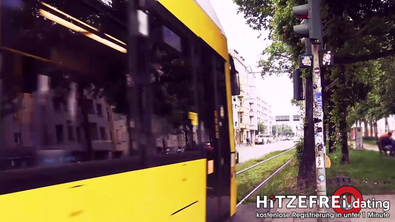 Hitzefrei: Niemiecka Jenny uderzyła na zewnątrz, podczas gdy samochody jeżdżą przez...
