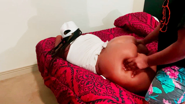 Exclusive Dirty Diana: Diana sucia tiene gorra puesta y se ve sexy