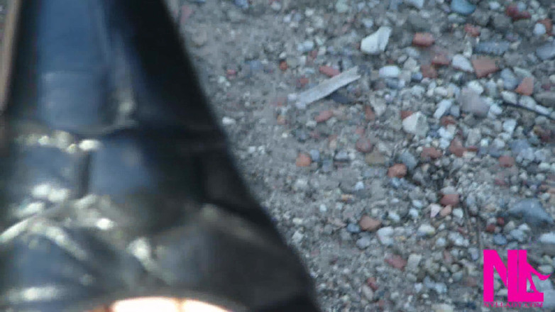 Nyllady: Je creuse la sale Miry Gravel dans mes escarpins à talons...