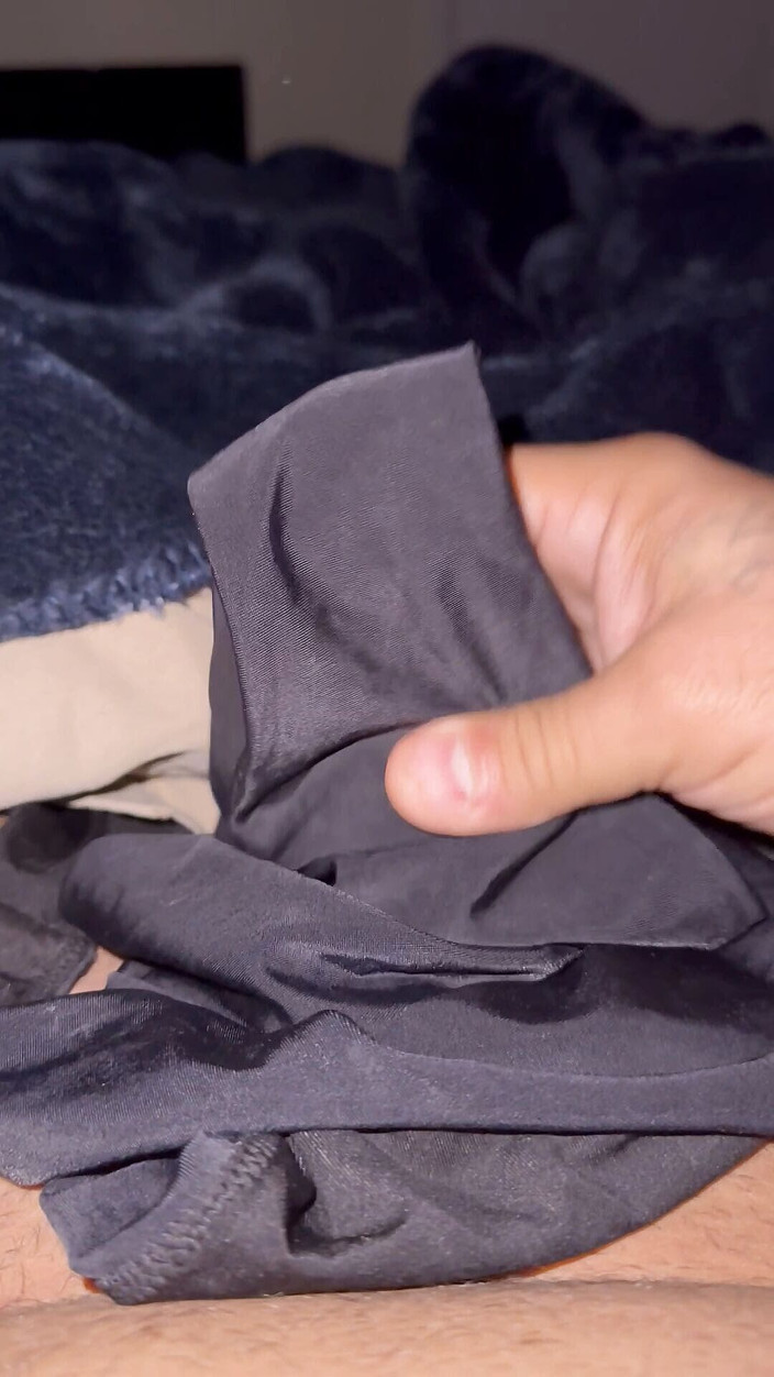 Bigbrook45: Éjaculation dans un maillot de bain en satin en élasthanne