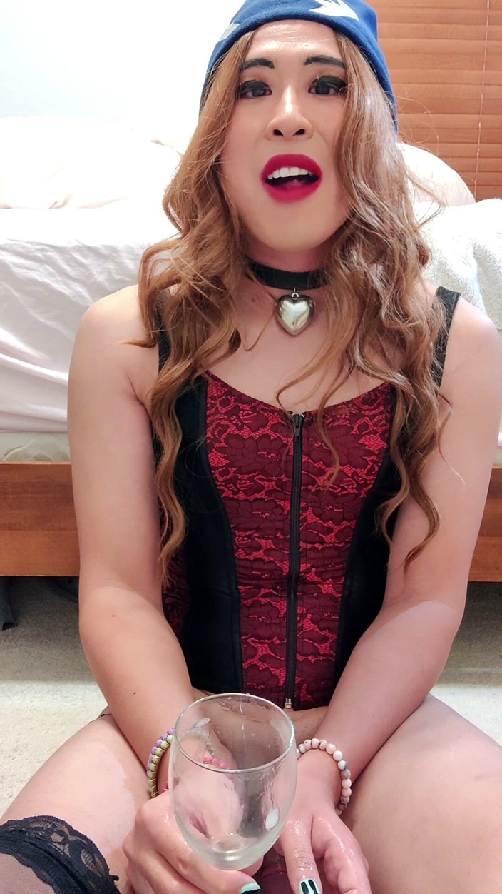 BestGirlBess: Si jalang banci Bess Edges Kelentitnya Sebelum Makan Pancutannya