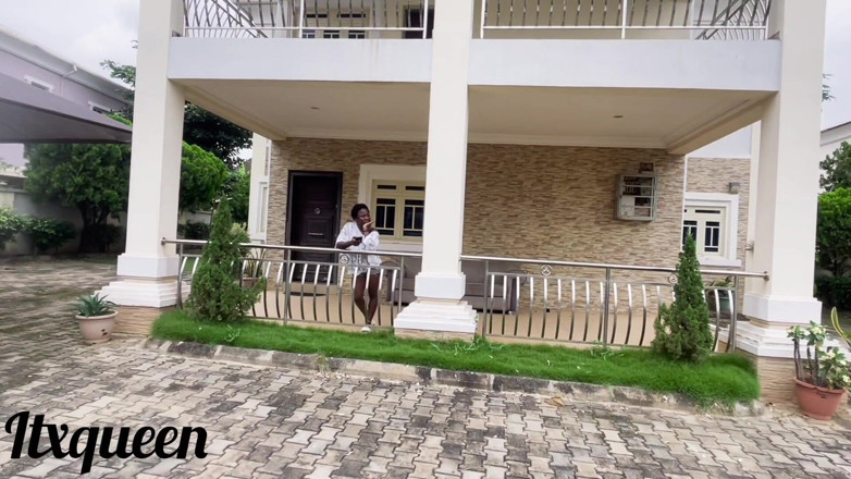 Itxqueen: The Gardener with the Giant African Cock