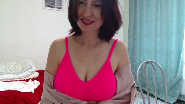 ANGELA_LADY: Приємний масаж цицьок робить ваші члени дуже збудженими