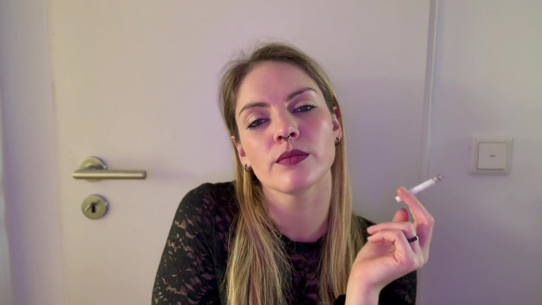 Naughty Natascha: Seksowne palenie