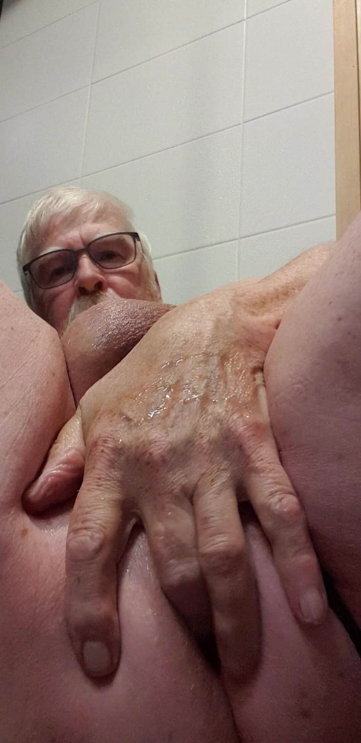 Redhairy4u: 팬티와 온 몸에 오줌 싸는 작은 자지