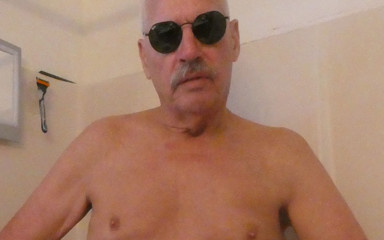 Jack Ready: Cowok sange ini lagi asik muasin memeknya pakai mainan seks...