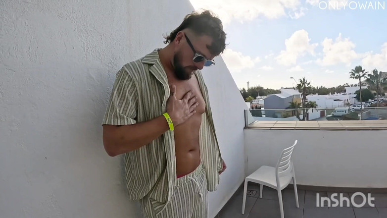 Onlyowain: Masturbation on the Balcony with Cumshot Ending